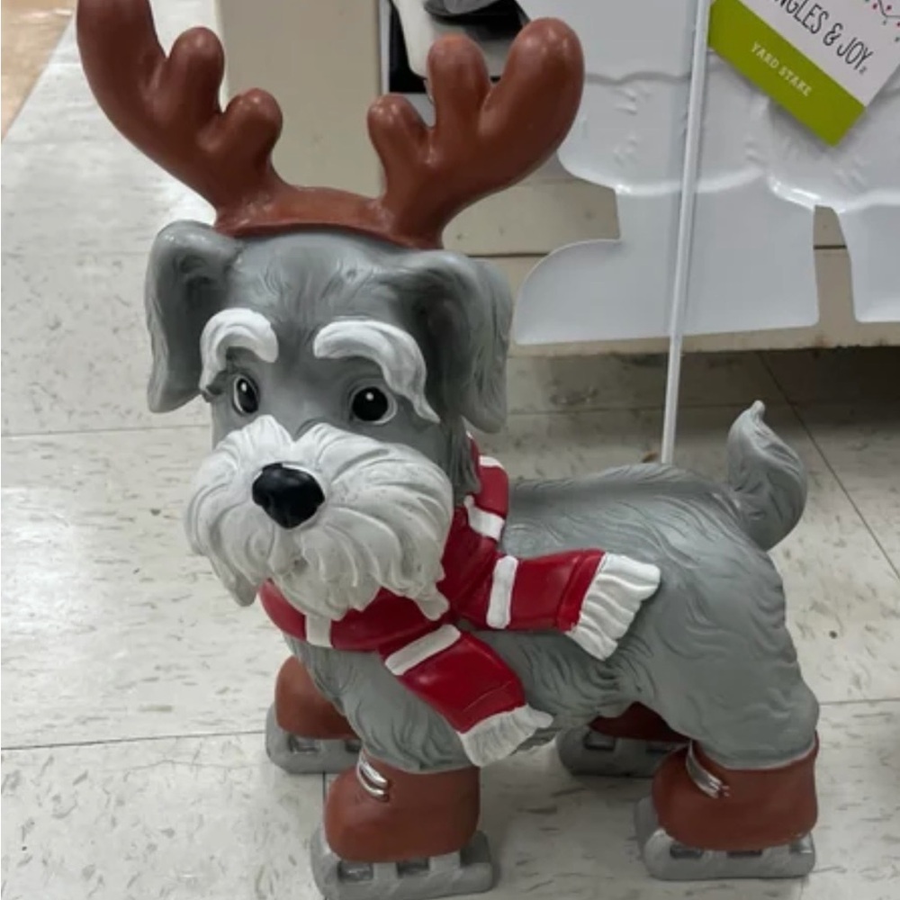 ISO schnauzer statue